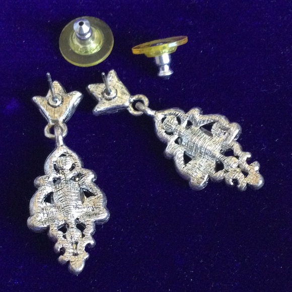 AVON Vintage Elegant Drop Earrings - Picture 2 of 4